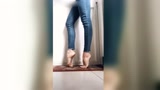 练芭蕾舞的女孩的脚是怎么样的
