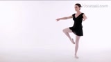 跳芭蕾舞时如何单脚尖旋转！