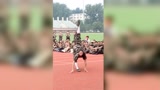军训场上的芭蕾，这姑娘确定是班花了