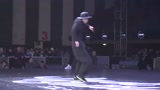 国际街舞大赛,中国小伙沈孟炫酷的街舞动作,引来一阵欢呼！