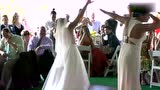 婚礼也嘻哈两位新娘婚礼现场舞蹈比斗舞还嗨，这波太6了