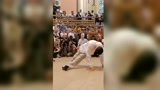 俄罗斯街舞大赛，偶遇世界级街舞大神，这一招动作直接秒杀！