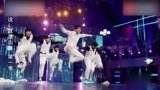 这就是街舞：韩宇决赛终于放大招了，锁舞跳的太嗨了，网友：帅！