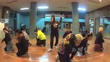 韩国女团超赞练习室排舞 嘻哈范十足