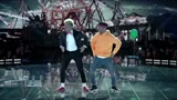 比赛现场：两位舞者用街舞的方式演绎小丑舞！