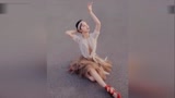 “令妃”吴谨言跳芭蕾照曝光，不输当年的董洁！