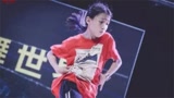 00后中国女孩登国际舞台，高难度街舞征服外国评委