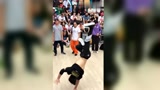 这个视频火了，世界街舞大赛，中国小伙跳得棒棒哒！