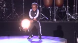黑人小男孩的嘻哈舞，让在场的观众都叹服