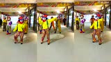 晋城步行街小丑跳舞