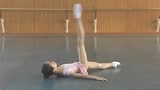 芭蕾基训--踢腿