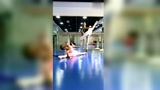 芭蕾舞：两个小美女的芭蕾舞练习