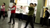 街舞教学：一群小男孩练习街舞，动作渐渐娴熟了！