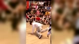 街舞少年：中国男子在国际街舞大赛上大秀舞技，惊艳全场为国争光