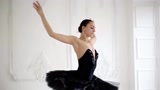 都说芭蕾最出彩的是白天鹅，可是黑天鹅的独特有多少人懂？