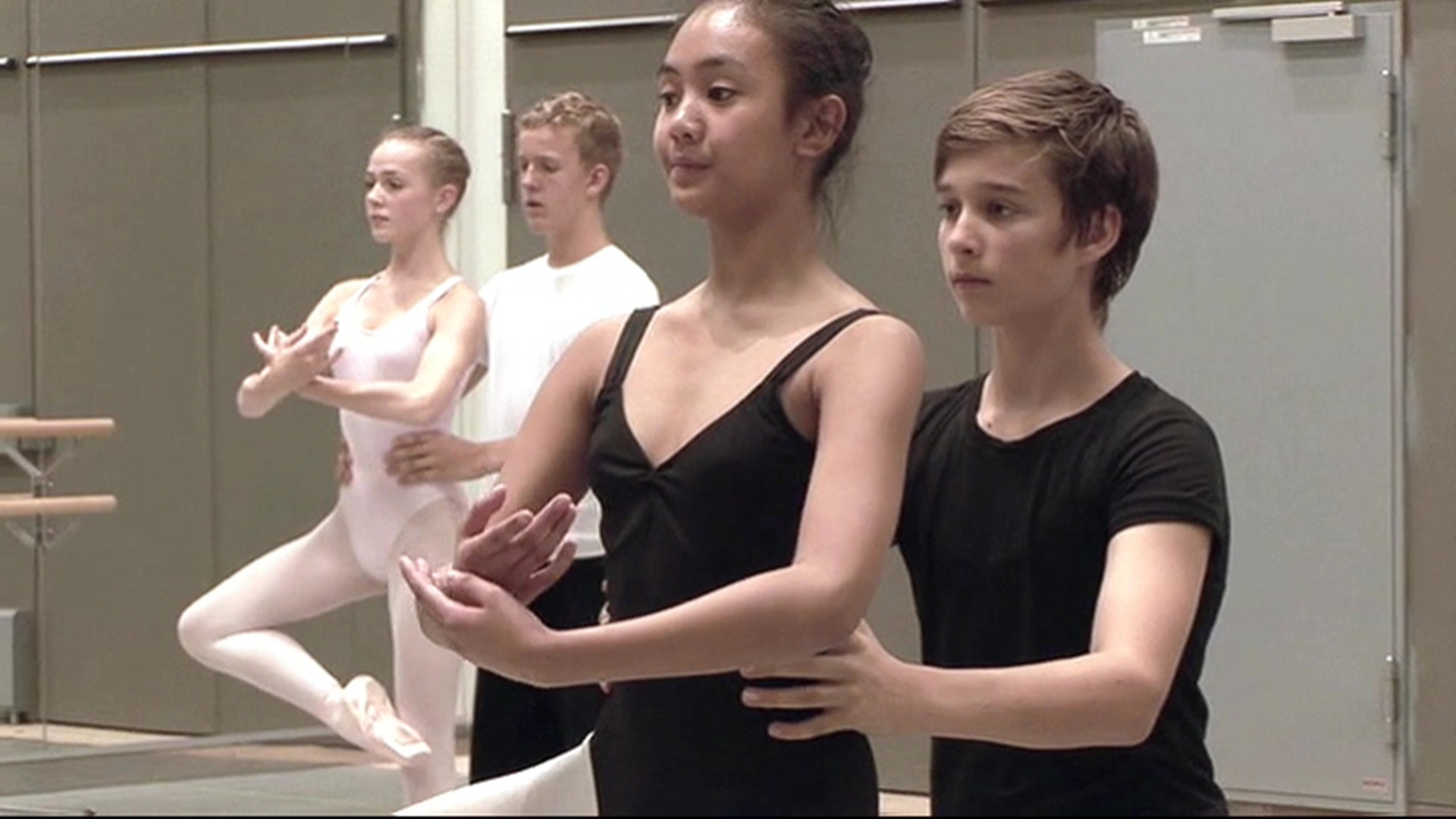 《芭蕾美少年》日本预告片 男孩的芭蕾梦
		
	
    
        Ballet Boys