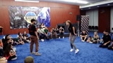 Gabi vs Daria在训练营大秀嘻哈舞，旁观者聚精会神欣赏！