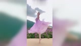 小姐姐一袭粉紫纱裙跳芭蕾，这一个转身真美得像公主一样！