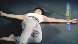 艺考生跳芭蕾躺在地上久久不起，导师无奈对他施压逼迫！