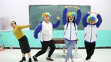 老师让学生排练小丑装跳天鹅舞，没想跳的老师都看不下去了！真逗