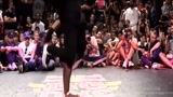 街舞大赛，这黑人的力量太强了，力量配合技巧才是街舞达人！