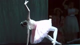 女生跳芭蕾舞，竟然把同学们都跳困了，也是没谁了！
