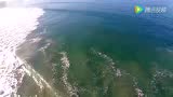 视频: Drone Films Amazing Surfing Barrels by Reef Mcintosh in Malibu, California