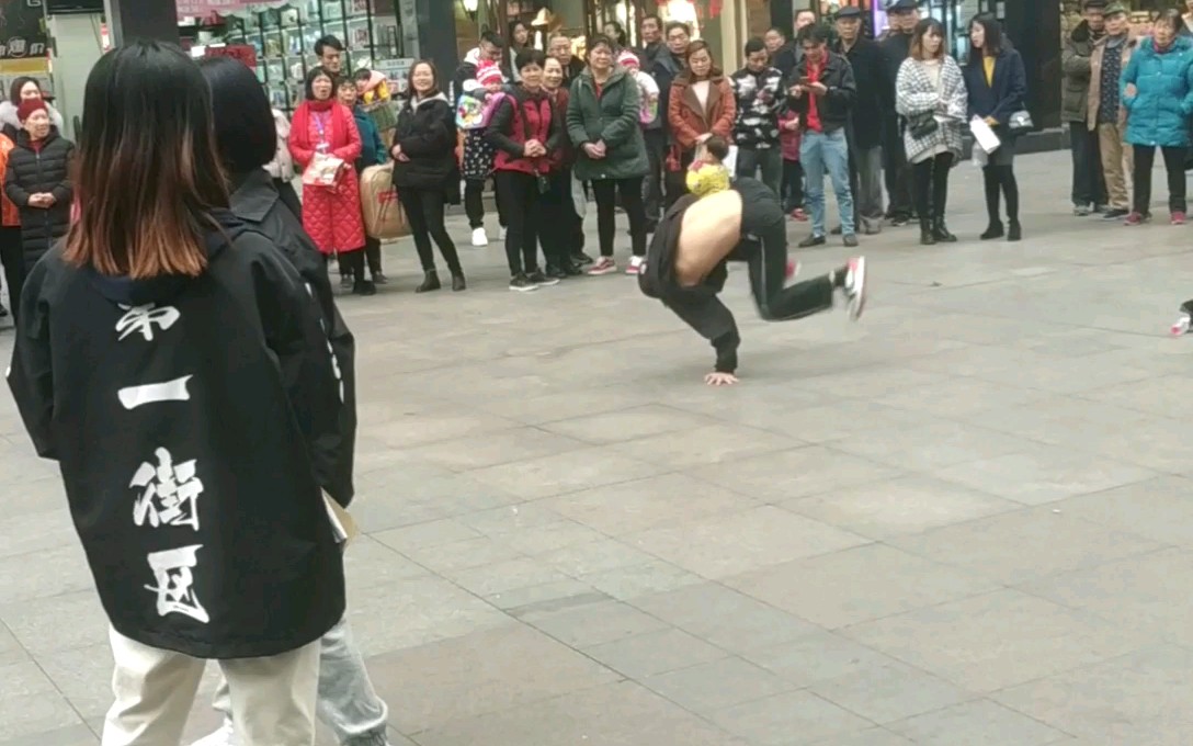 【第一街区】街头表演地板舞solo