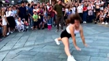乌克兰女孩广场“斗舞”，一套高难度的地板动作，让小伙直捂脸！